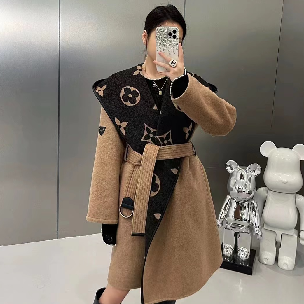 99新 LouisVuitton/路易威登 WM251103/34码/大老花围裹式大衣