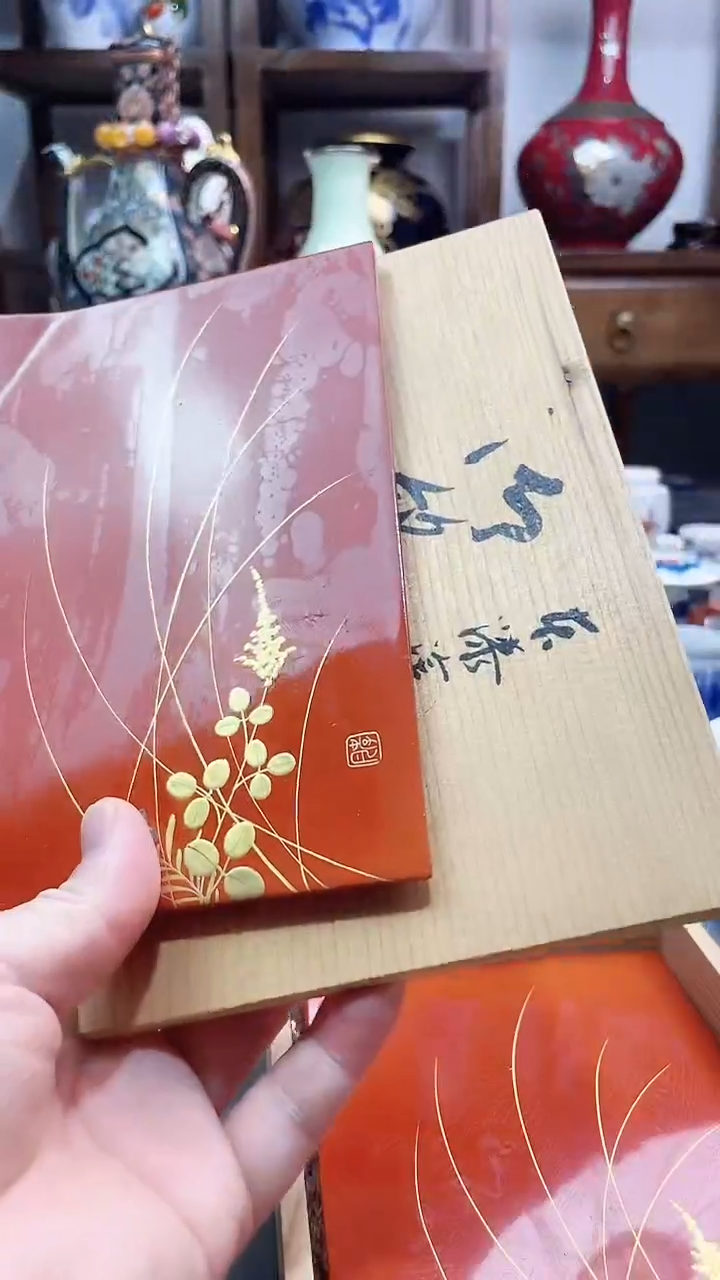盘金时绘大漆壶承