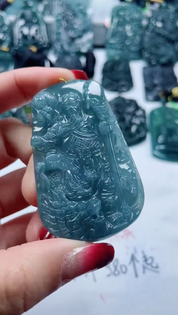 【闪购商品】翡翠颈饰未镶嵌            