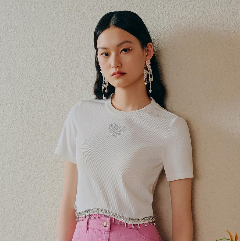 MAXRIENY不规则设计下摆爱心烫钻t恤小众辣妹截短上衣女