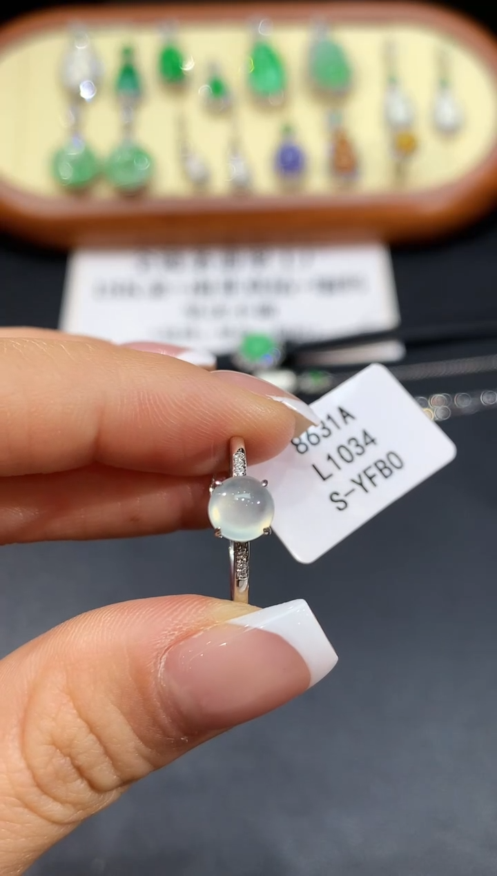 【闪购商品】翡翠戒指18K金镶嵌L1034