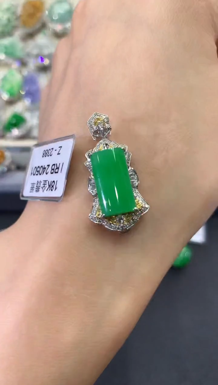 【闪购商品】翡翠吊坠(不含链)18K金镶嵌w22        