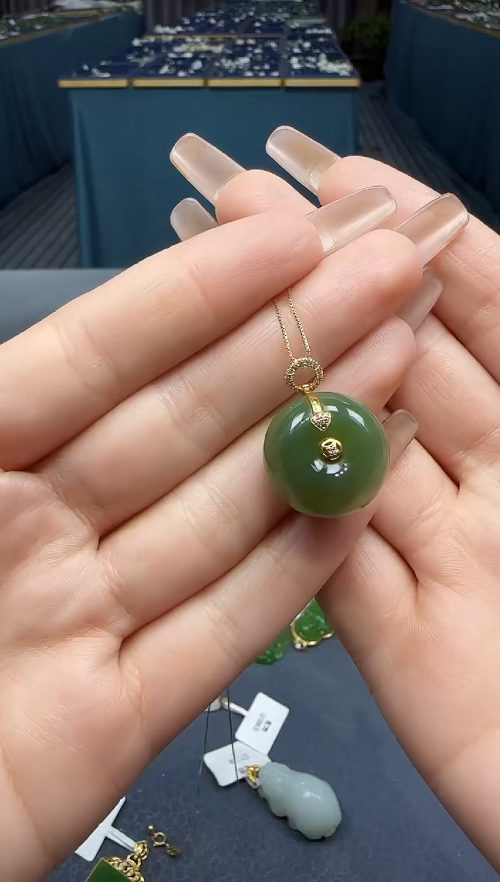 【闪购商品】和田玉挂件18K金镶嵌1