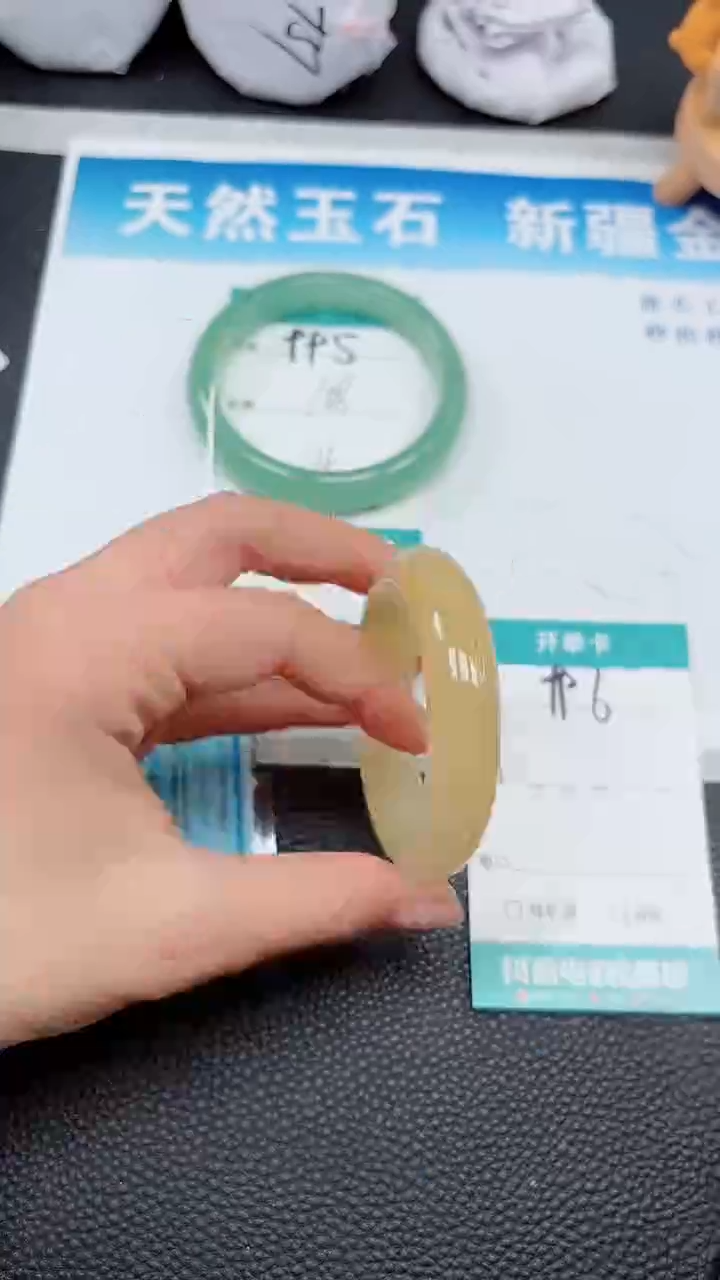 【闪购商品】石英质玉手镯未镶嵌996