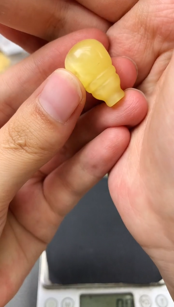 未镶嵌琥珀珠宝奇石157