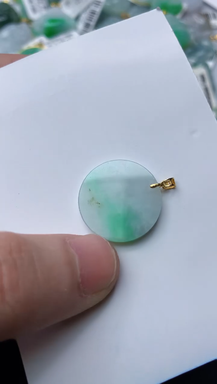 【闪购商品】翡翠颈饰18K金镶嵌82.......