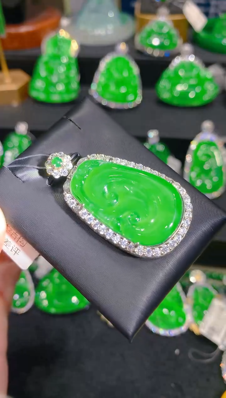 【闪购商品】翡翠颈饰未镶嵌33一季