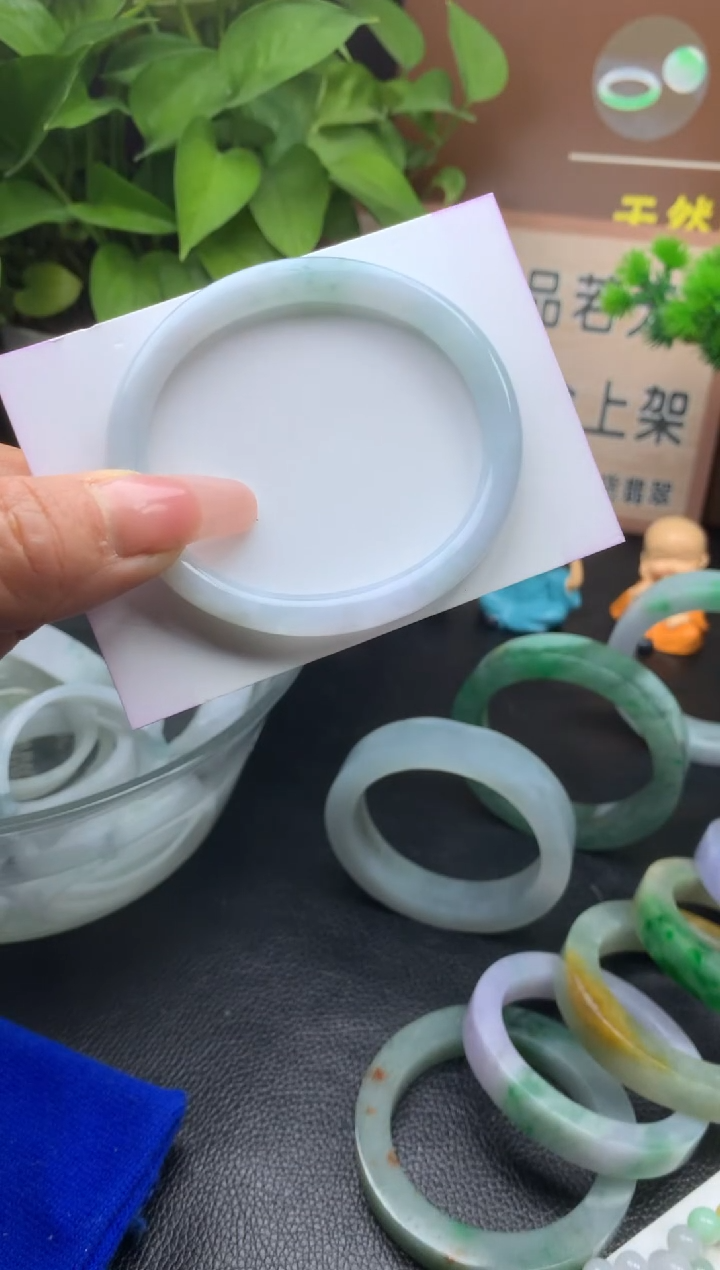 【闪购商品】翡翠手镯未镶嵌贵妃镯（56）