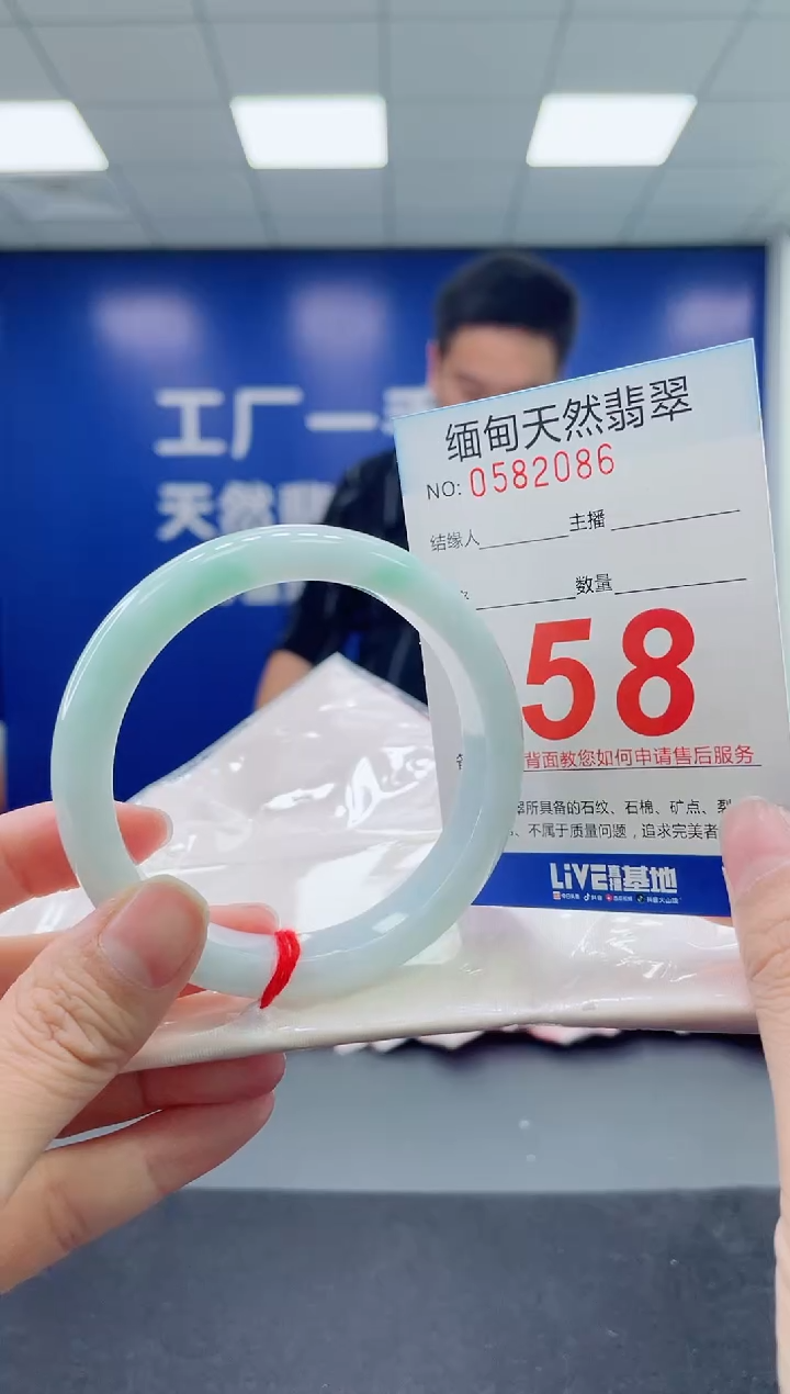 未镶嵌手镯翡翠天然翡翠手镯