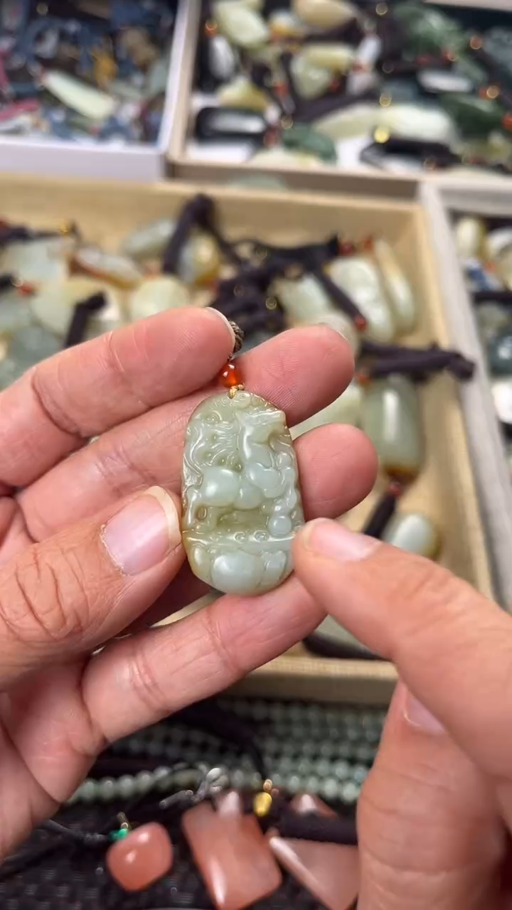 【闪购商品】和田玉颈饰未镶嵌多样性发货没有证书拍一发一有瑕