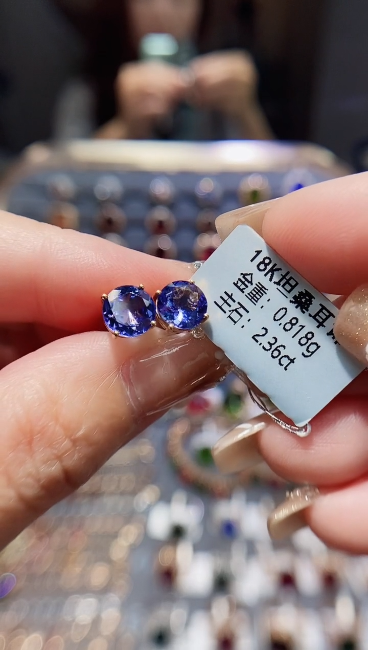 【闪购商品】耳饰18K金镶嵌坦桑石2.36.