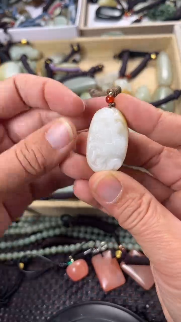 【闪购商品】和田玉颈饰未镶嵌多样性发货没有证书拍一发一有瑕