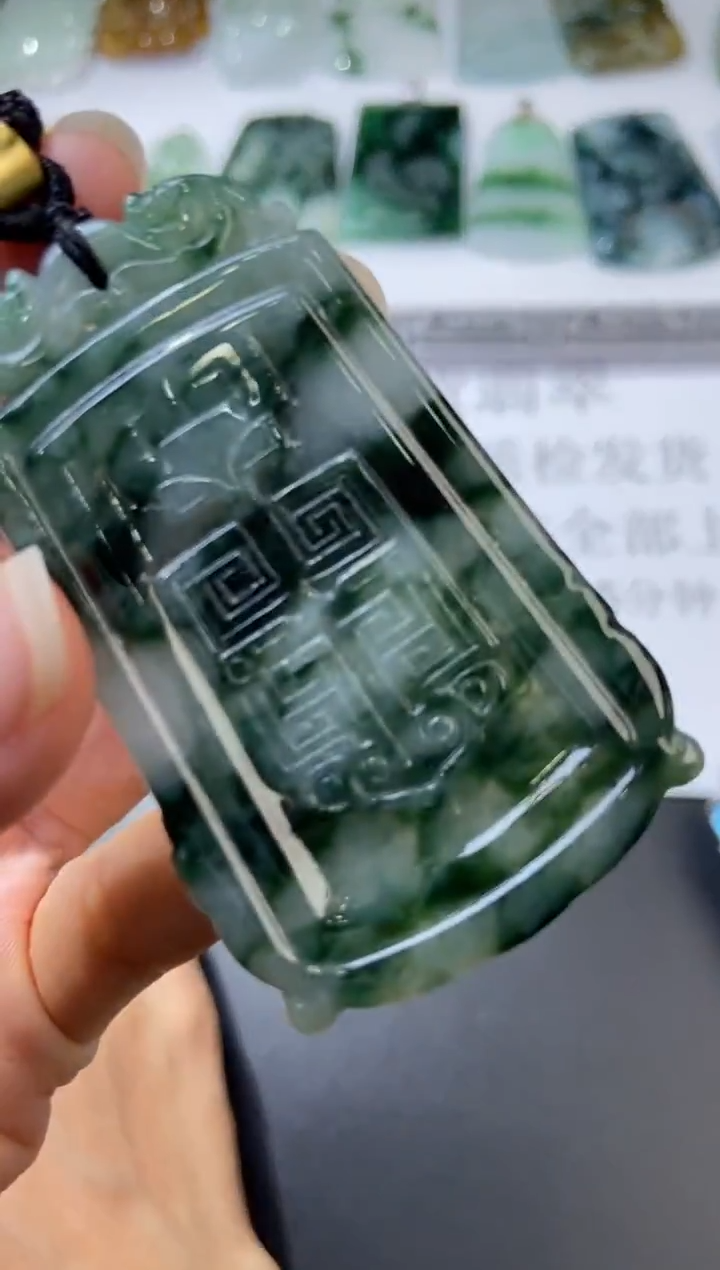 未镶嵌挂件翡翠376993 多人