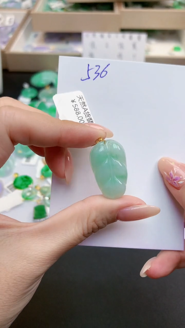 颈饰18K金镶嵌翡翠天然缅甸A货翡翠