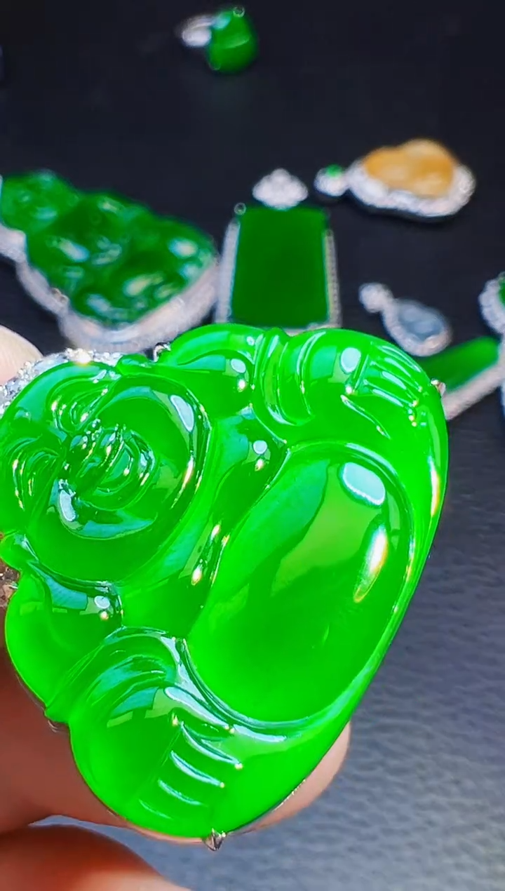 颈饰18K金镶嵌翡翠传****裤翡翠