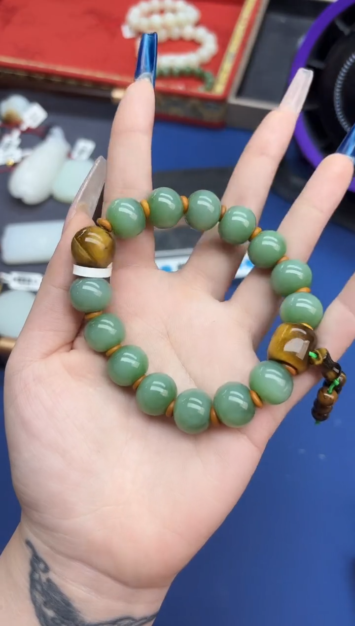 未镶嵌手串和田玉董小姐推荐 多样性发货 拍一发一byfq