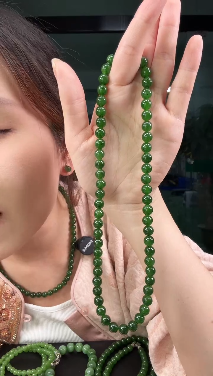 项链未镶嵌和田玉（碧玉）碧玉8mm菠菜绿项链