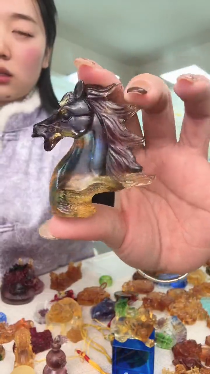 手工艺品琉璃马首