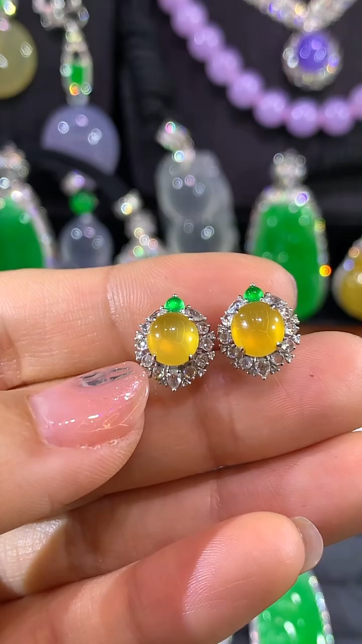 18K金镶嵌翡翠耳饰耳钉