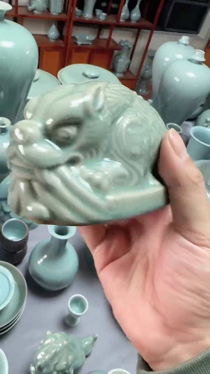 【闪购商品】杯汝瓷仿古釉吸水兽