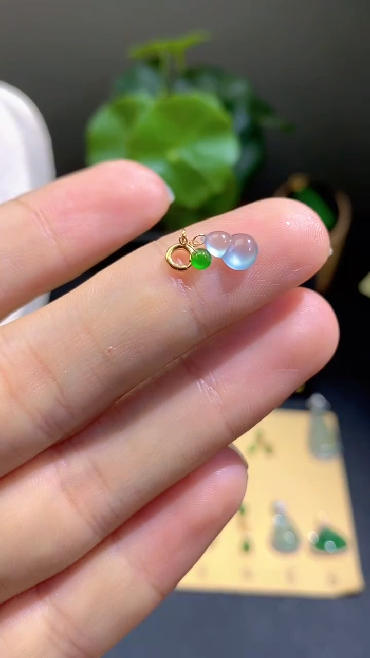 颈饰18K金镶嵌翡翠翡翠A货