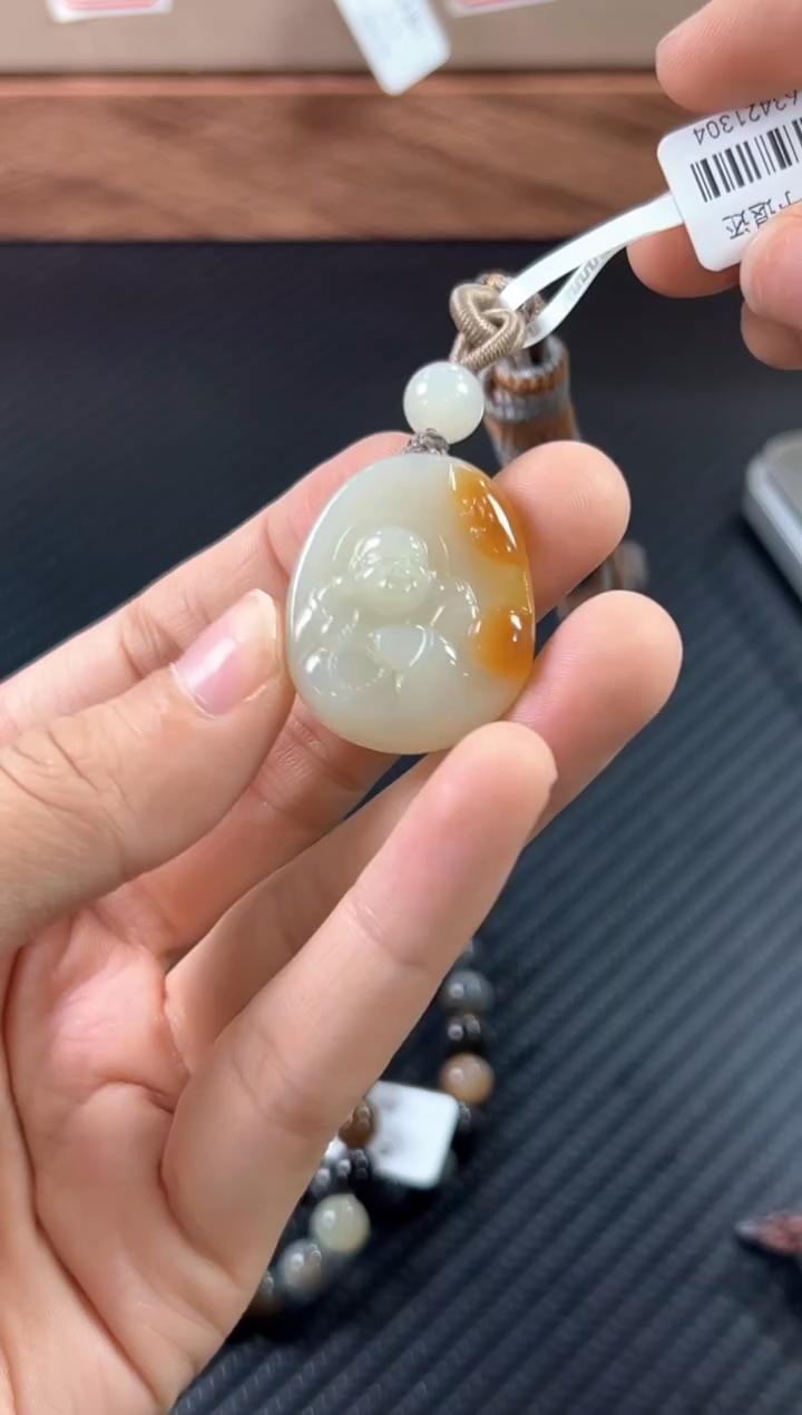 吊坠(赠链)未镶嵌和田玉若羌微色差