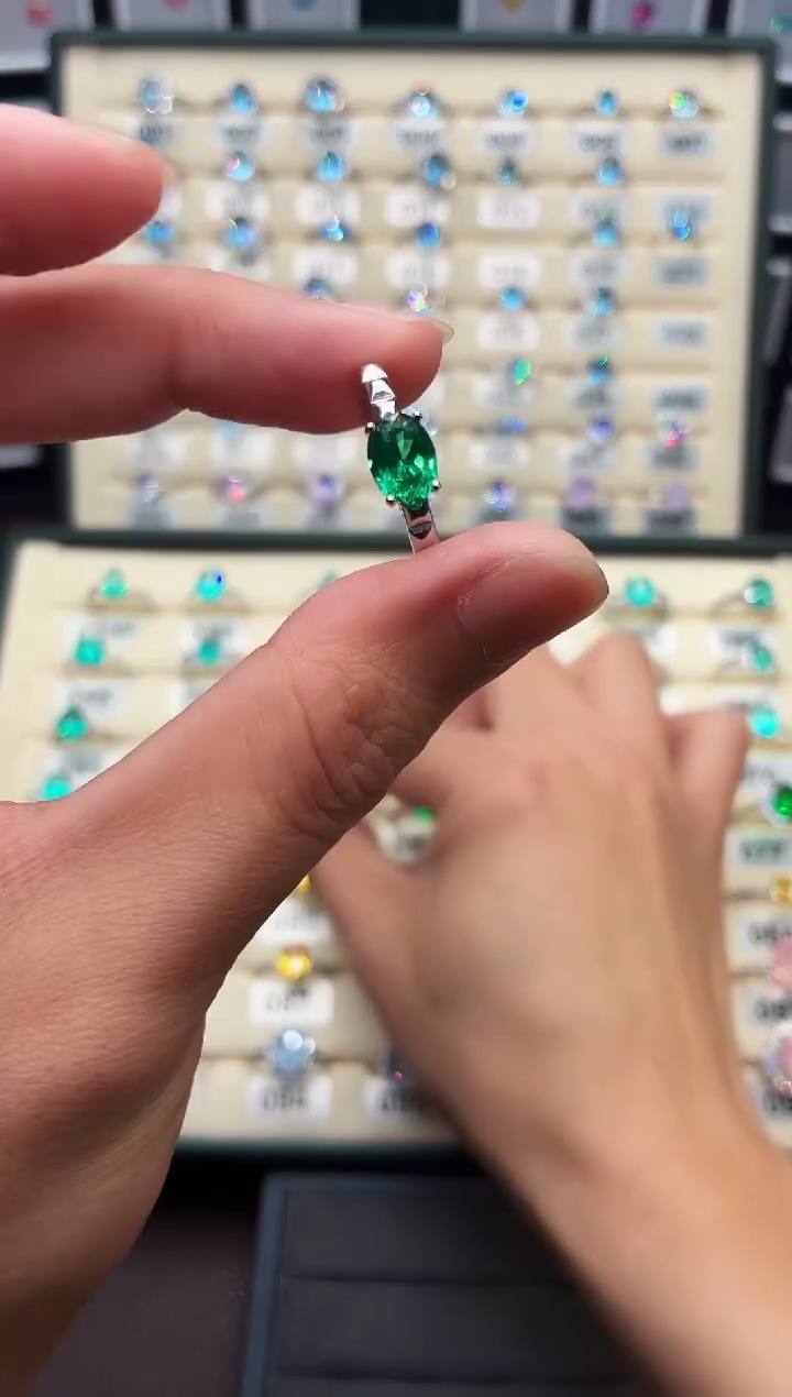 银S925镶嵌戒指石榴石（沙弗莱）111