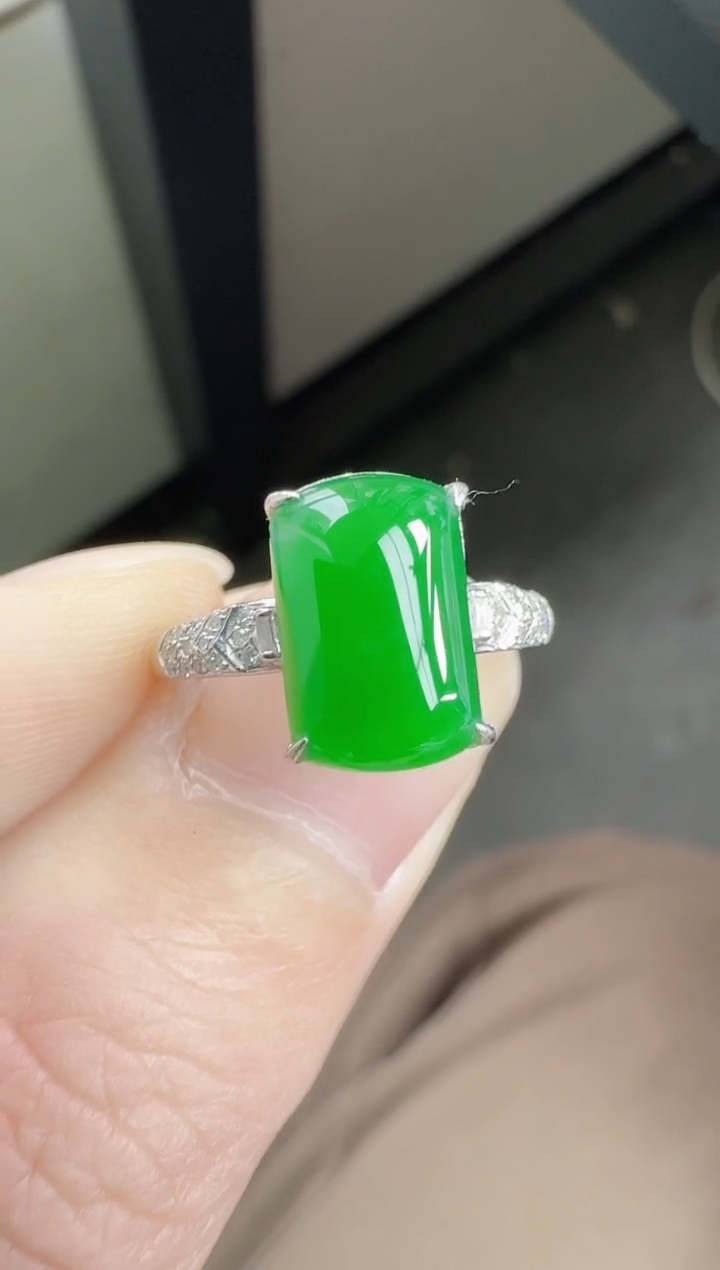 18K金镶嵌戒指翡翠寄售回流，不退不换