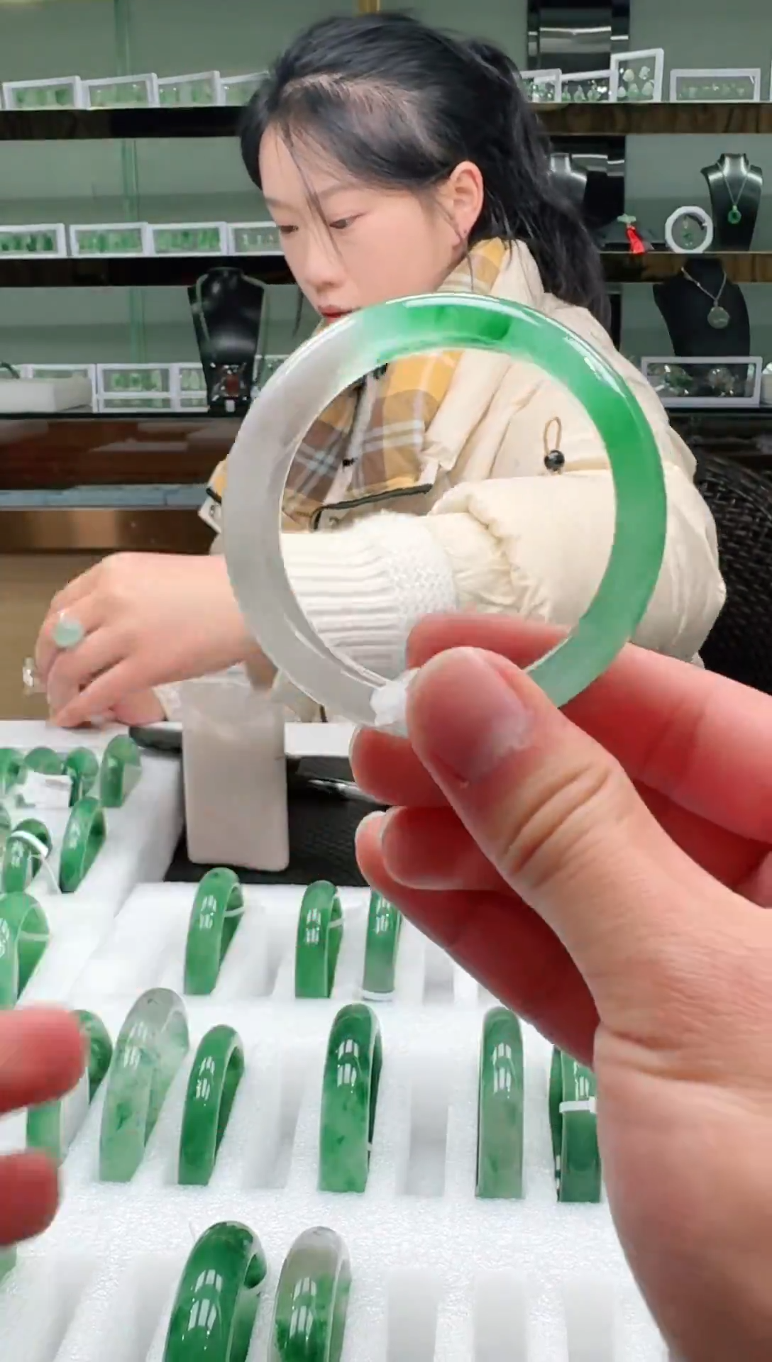 【闪购商品】石英质玉手镯未镶嵌非洲翠