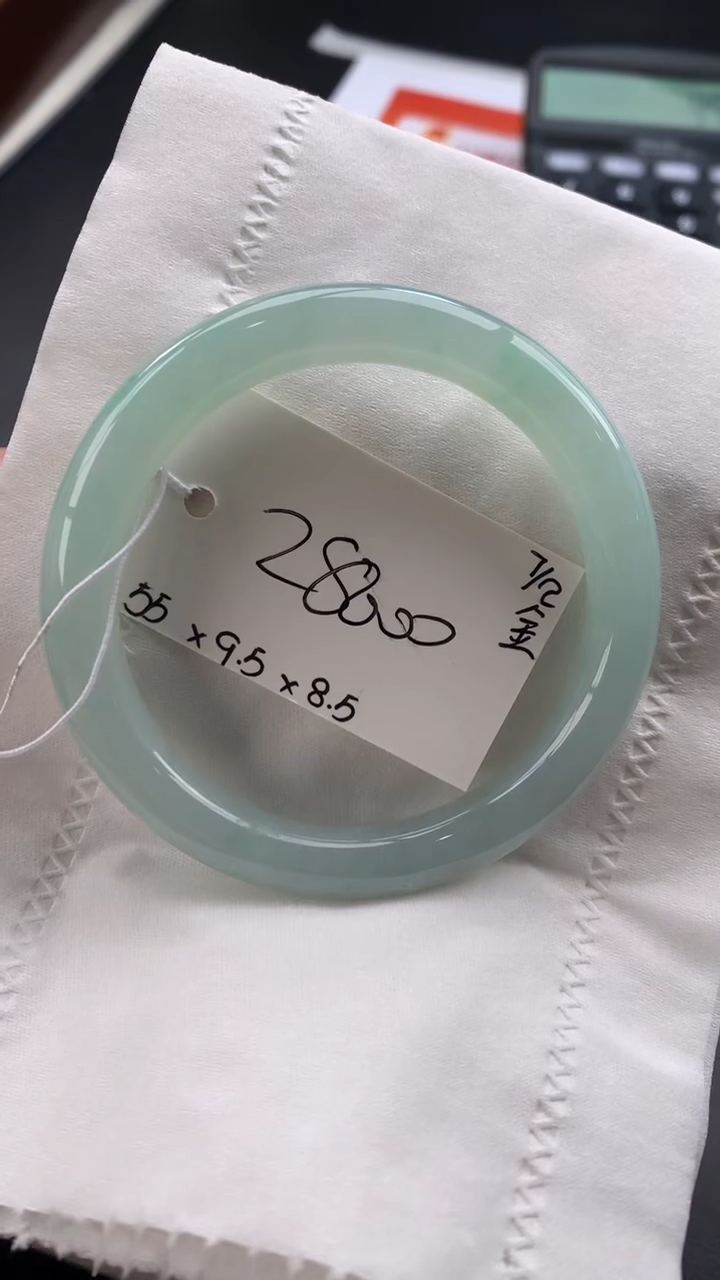 【闪购商品】翡翠手镯未镶嵌 #情人节#送礼，下单联系客服核对地址~