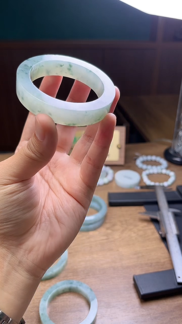 未镶嵌手镯定制翡翠暗*定制