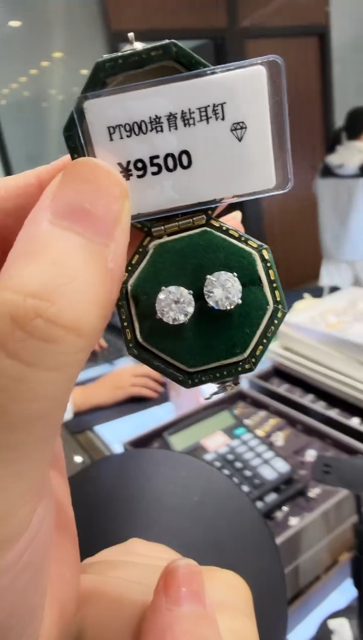 铂Pt900镶嵌实验室培育钻石耳饰精选-2克拉六爪耳钉