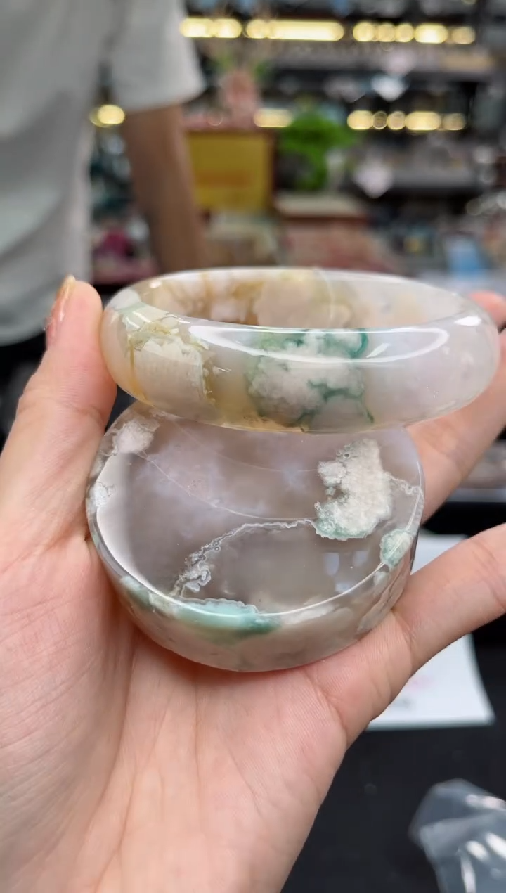 【闪购商品】石英质玉手镯未镶嵌62圈口（赠品镯心）6540163