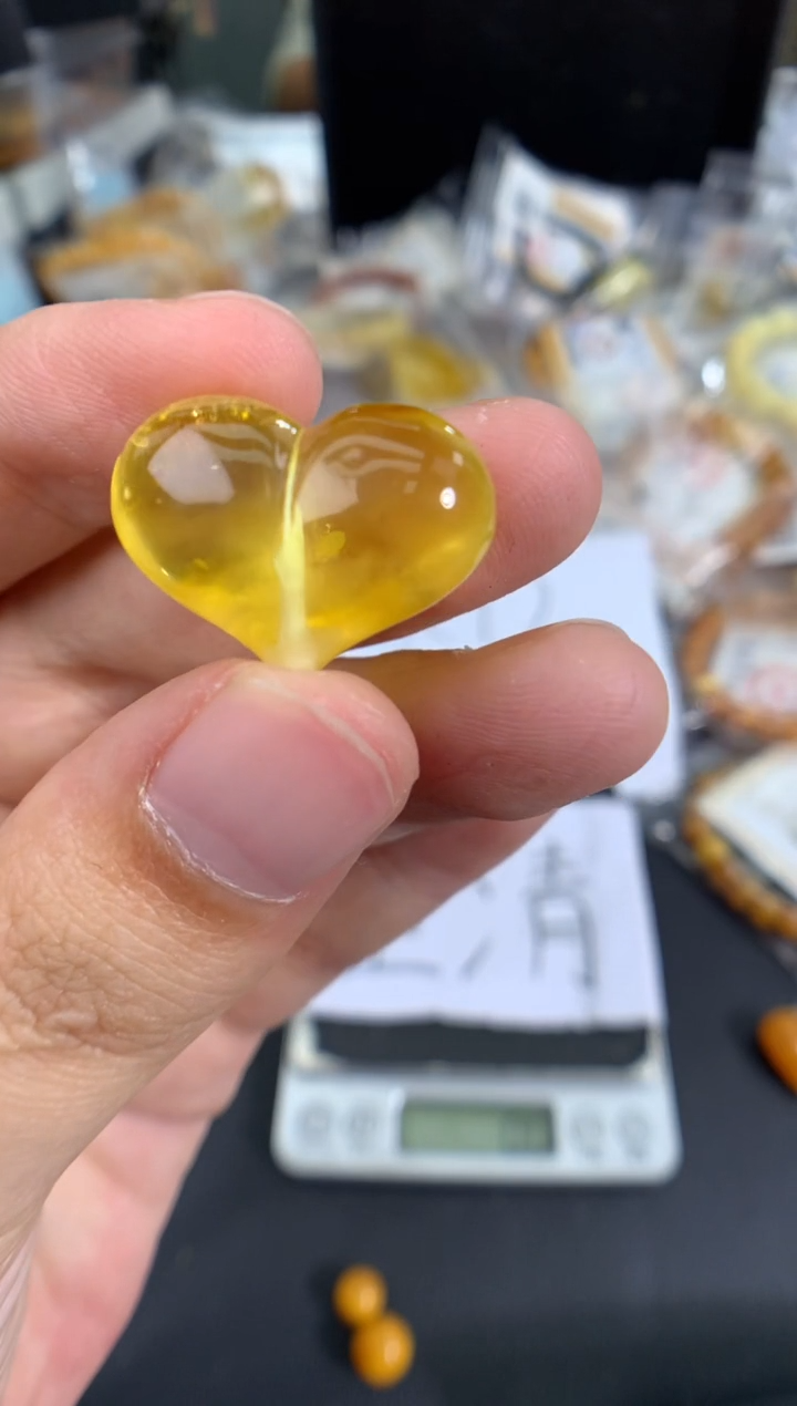 琥珀未镶嵌珠宝奇石1
