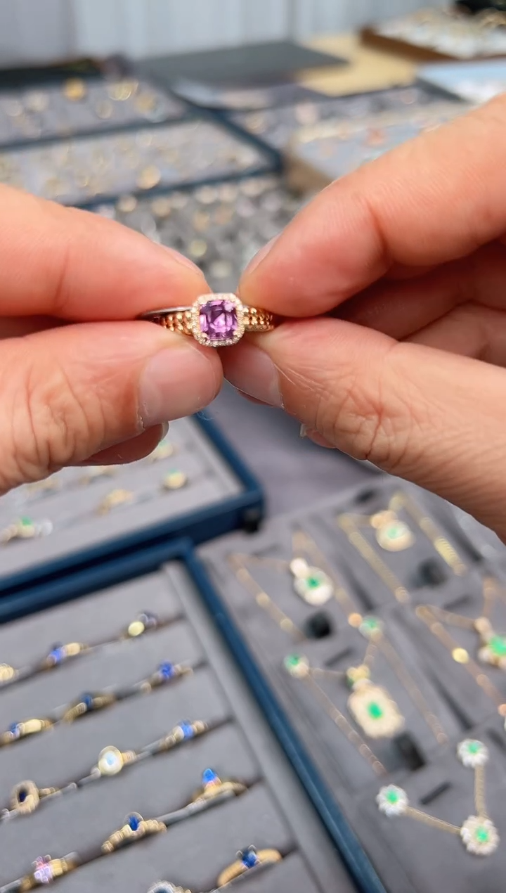 【闪购商品】彩色蓝宝石戒指18K金镶嵌*