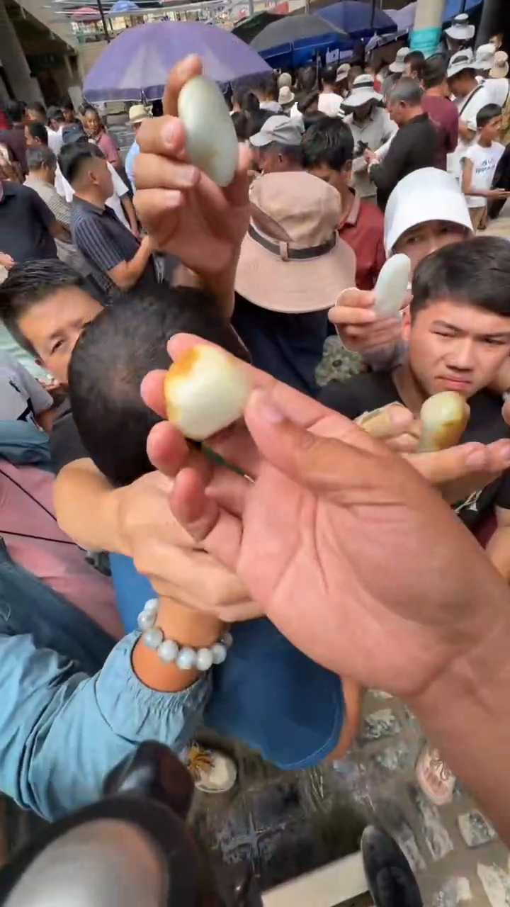 和田玉未镶嵌挂件和田玉