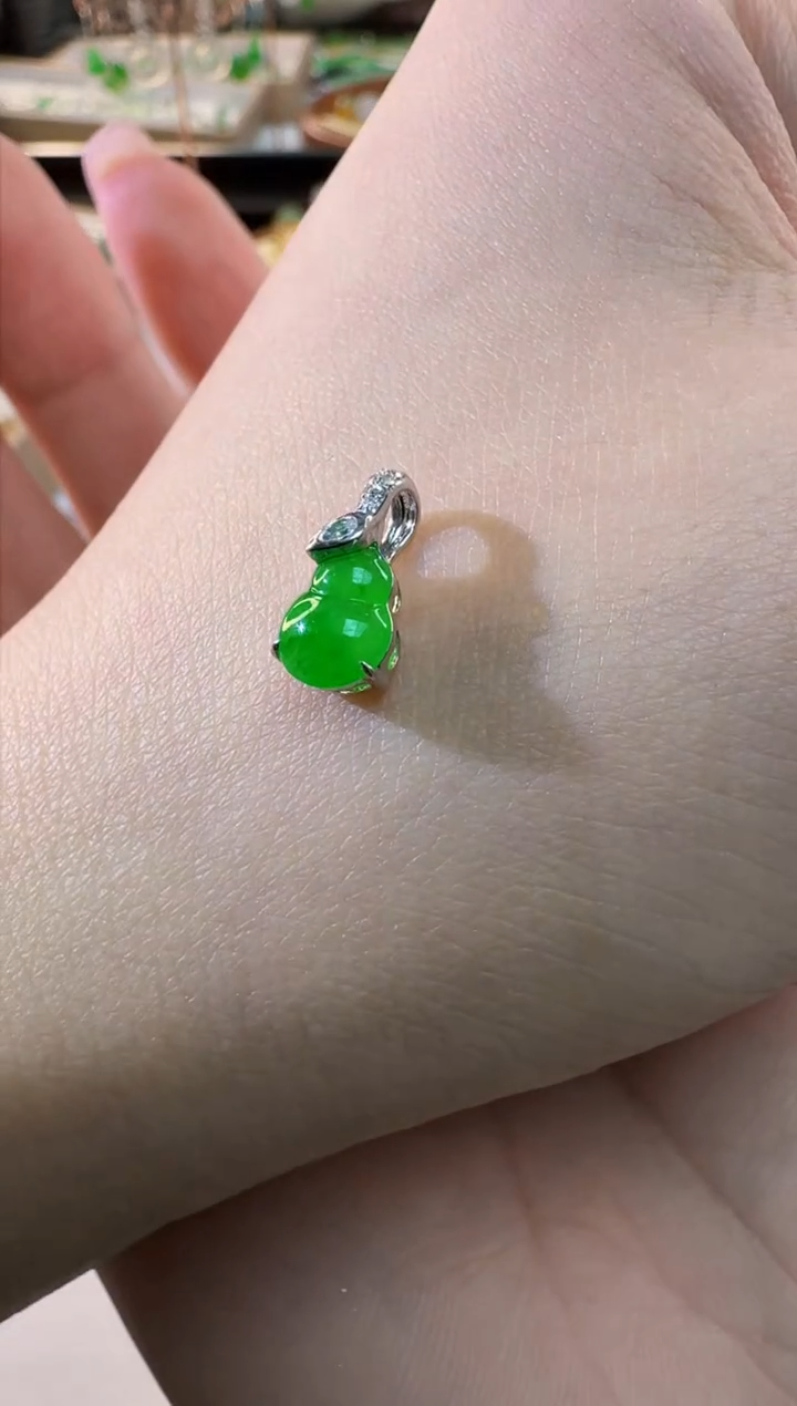 【闪购商品】翡翠颈饰18K金镶嵌缅甸翡翠A货吊坠