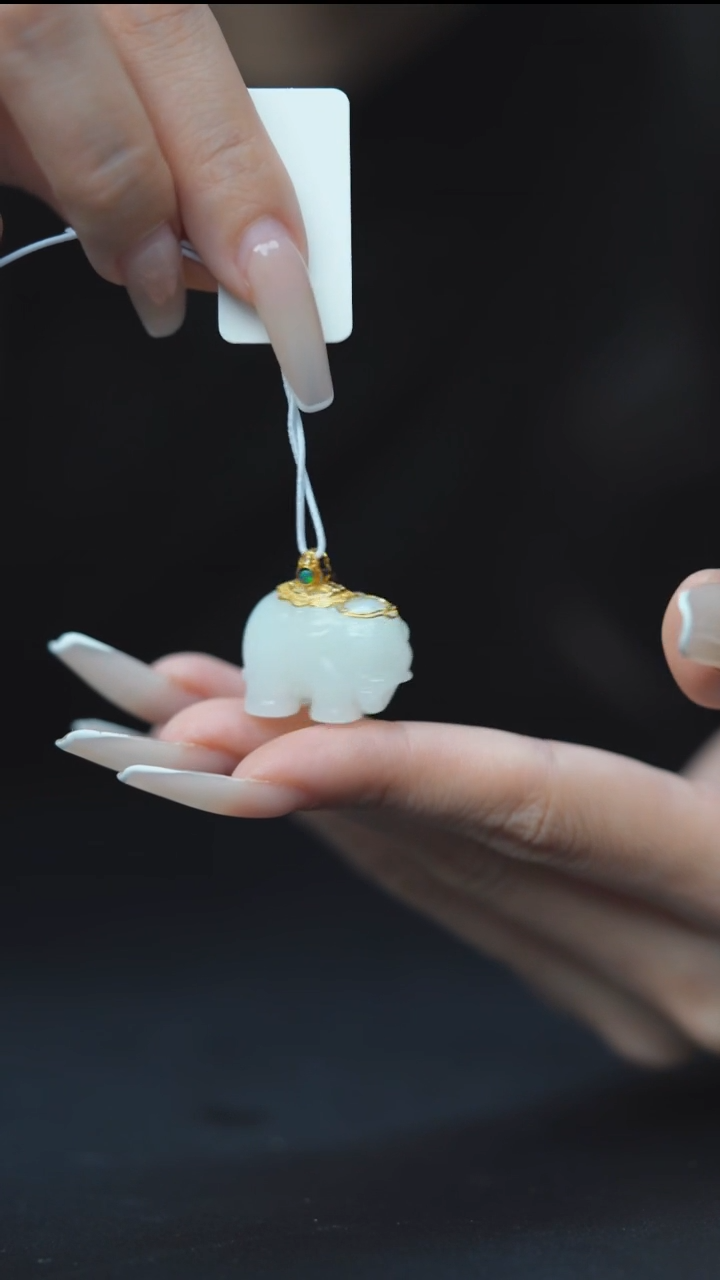 吊坠(不含链)未镶嵌和田玉HE50286太平有象18镶嵌