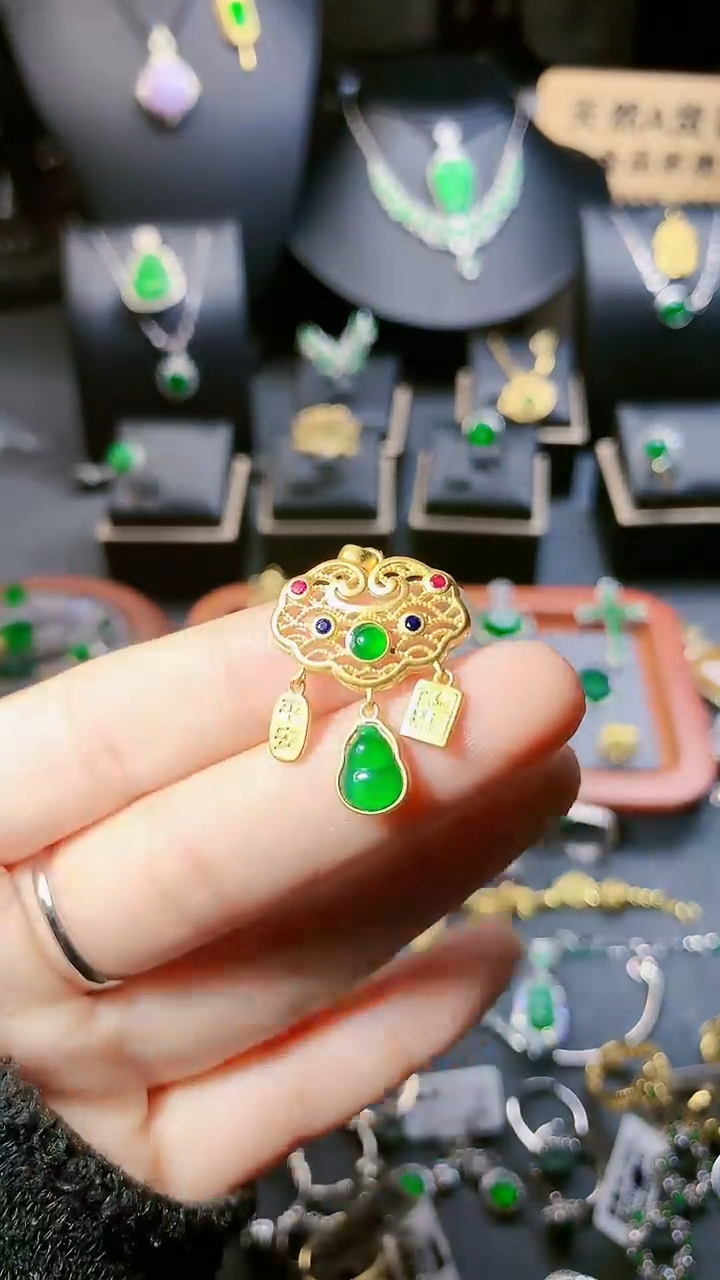 【闪购商品】翡翠吊坠(赠链)银S925镶嵌吊坠