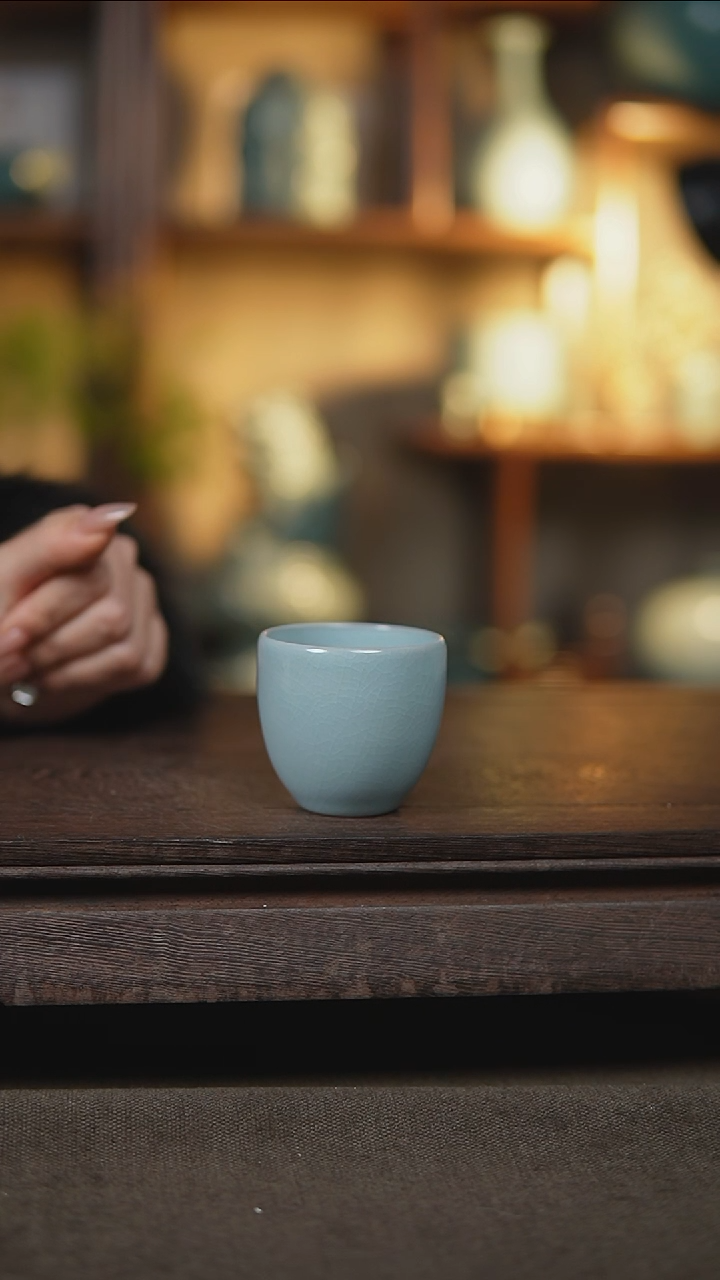 【闪购商品】杯仿古月白闻香杯大瑕