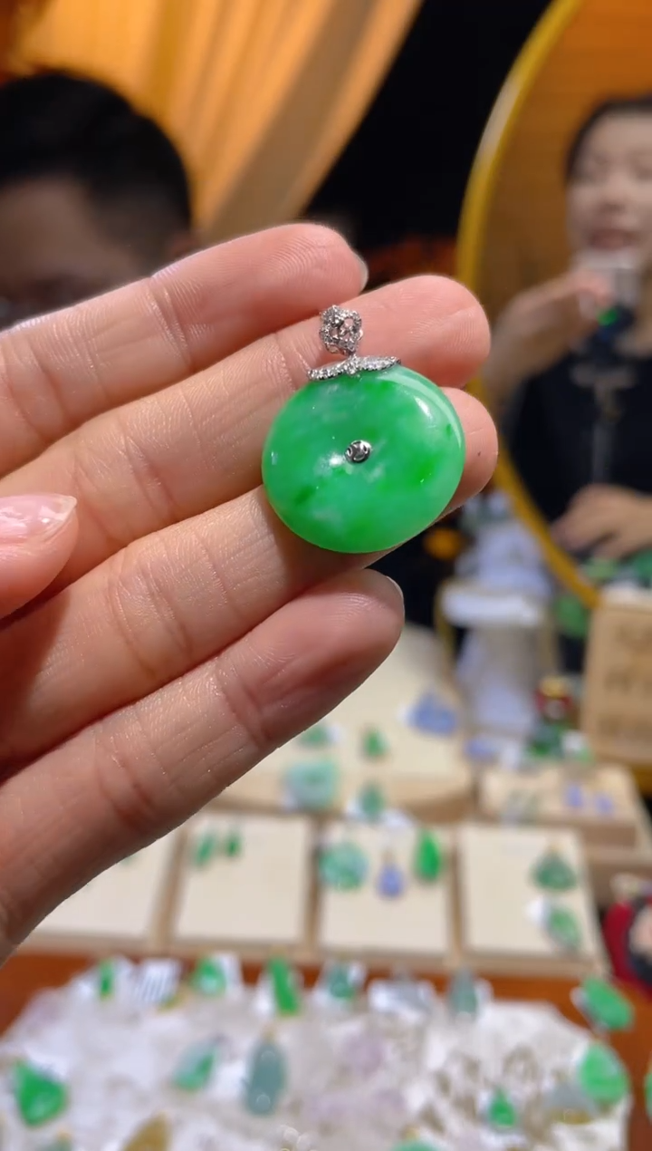 【闪购商品】翡翠颈饰18K金镶嵌假一赔三