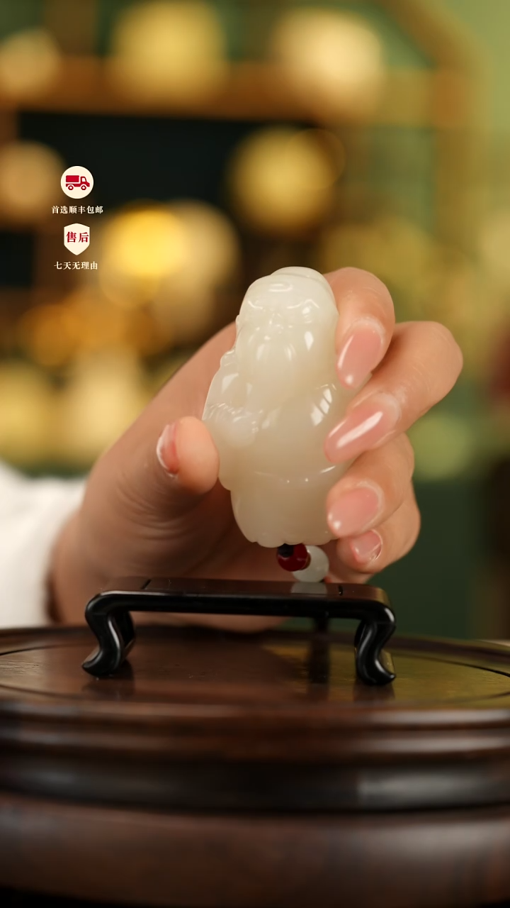 云南石竹叶青雕刻：义薄云天把件摆件