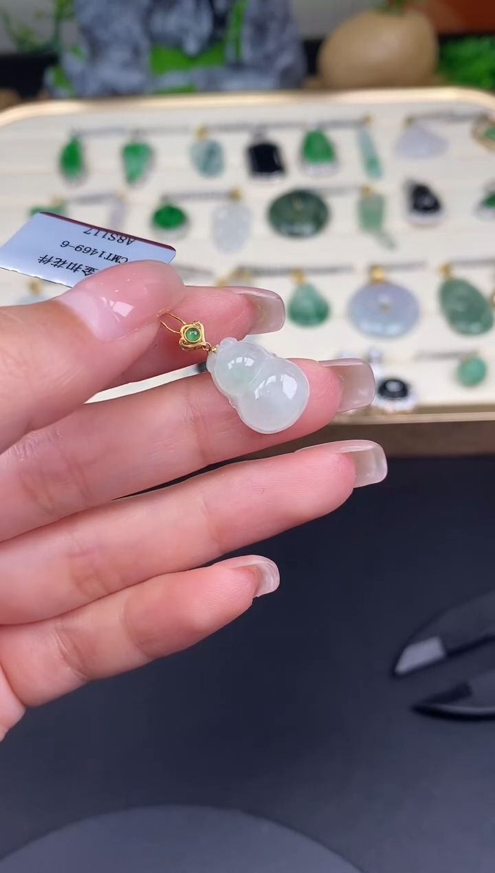 吊坠(不含链)18K金镶嵌翡翠葫芦18K金扣镶嵌@@CMT