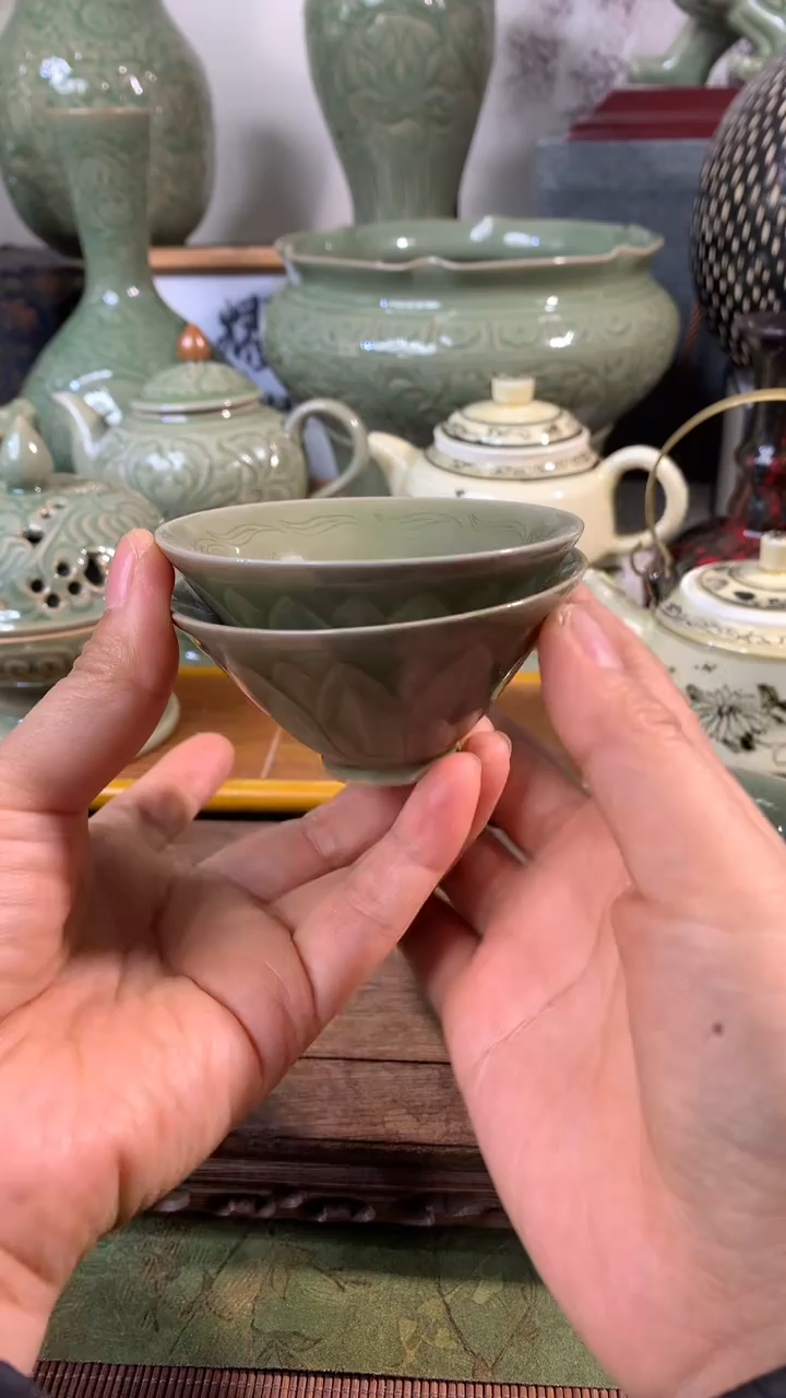 现代耀州窑微瑕冰裂莲瓣斗笠盏两只