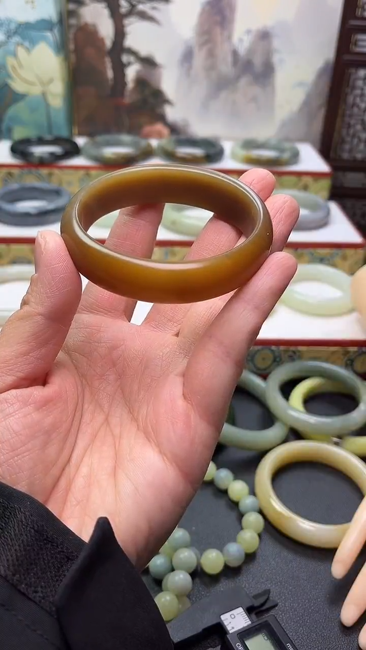 未镶嵌手镯和田玉新疆且末老红糖55+