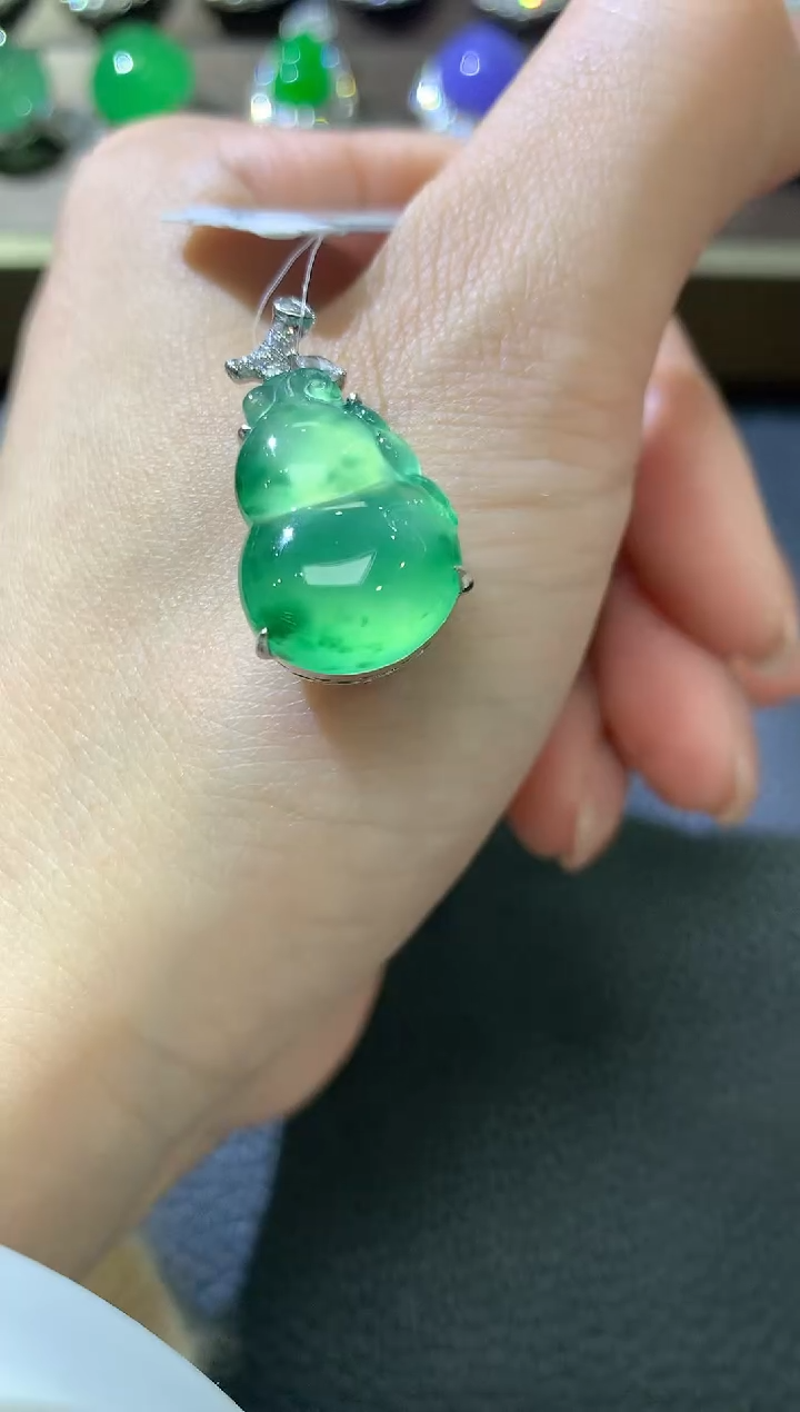 【闪购商品】翡翠吊坠(不含链)18K金镶嵌D45翡翠