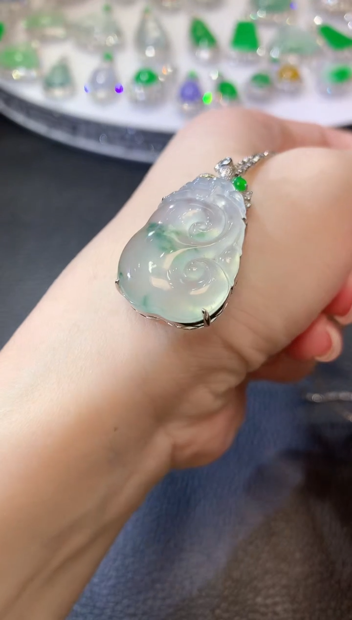 【闪购商品】翡翠吊坠(不含链)18K金镶嵌A27 