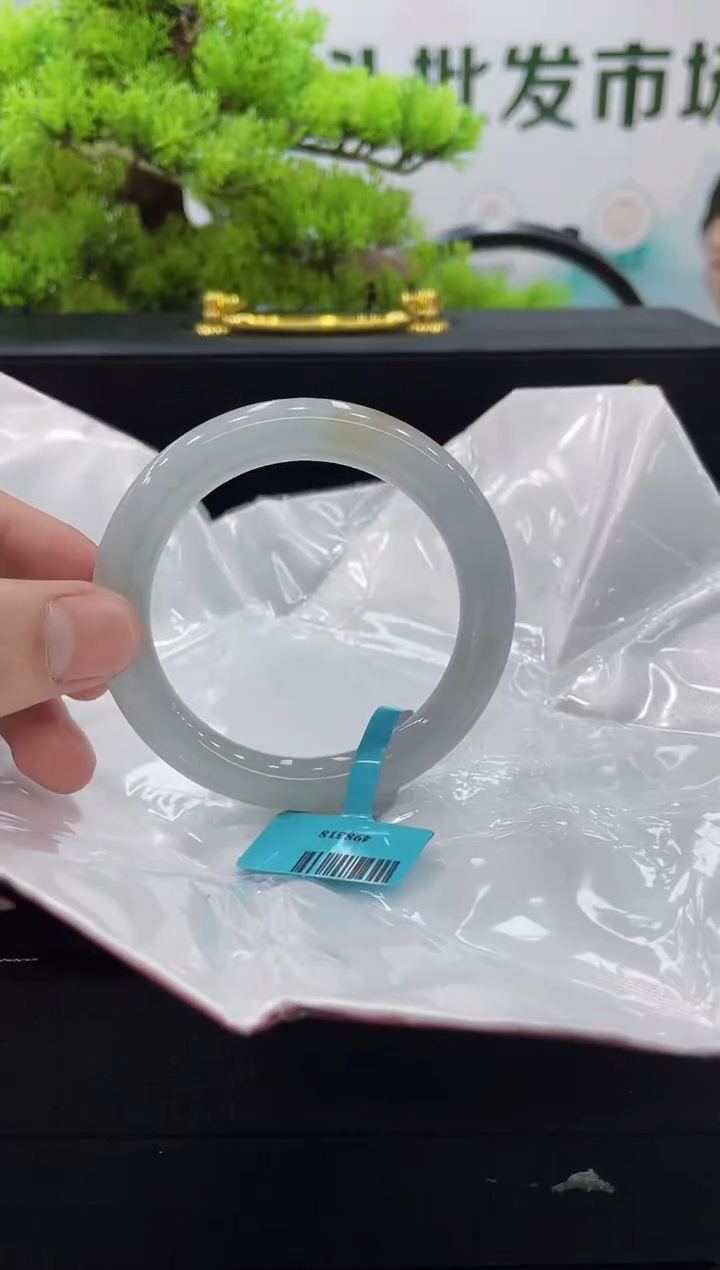 【闪购商品】翡翠手镯未镶嵌手镯