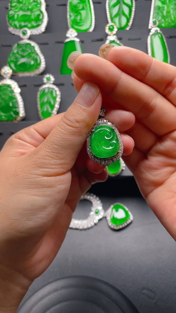 【闪购商品】翡翠吊坠(赠链)未镶嵌1609