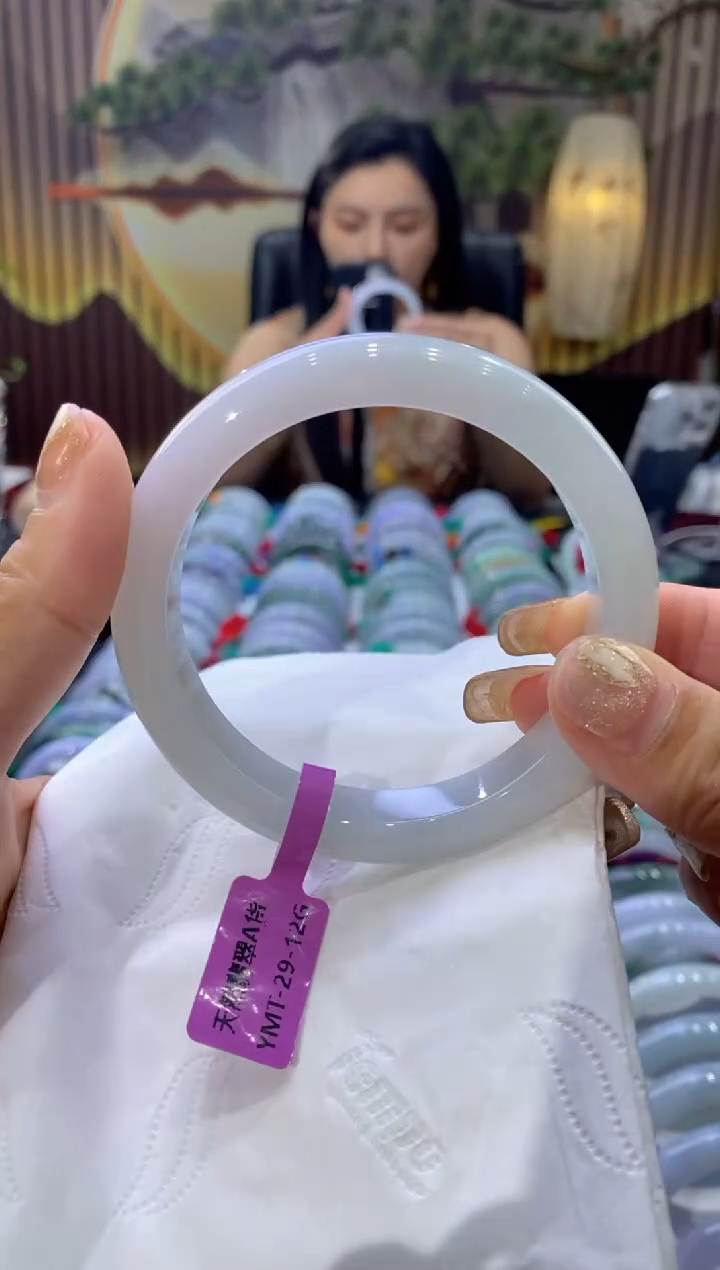 翡翠手镯未镶嵌多人05183